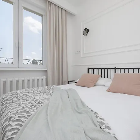 Апартаменты Elegancki Dla 4 Osob W Warszawie By Renters